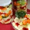 Snelle koninklijke salade van ingemaakte groenten