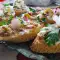 Crostini met tonijn, kwark en radijs