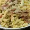 Gemelli met roomsaus, prosciutto en erwten