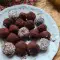 Zelfgemaakte cacao truffels met tahini