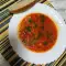Tomatensoep met noedels en basilicum