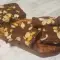 Bruine halva met pindas
