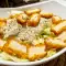 IJsbergsalade met knapperige kip en heerlijke dressing