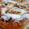 Kaneelrolletjes met walnoten en een heerlijke topping