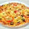 Keto pizza met een korst van roomkaas en ei