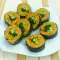 Veggie gouden kimbap met avocado en spinazie
