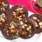 Rijstwafels met chocolade, gedroogd fruit en noten