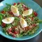 Gezonde salade met quinoa en spinazie