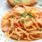 Traditionele saus voor tagliatelle en pelmeni