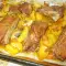 Varkensribbetjes met aardappeltjes en wortels uit de oven