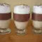 Glas met drie lagen chocolade
