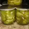 Ingelegde groene tomaten en knoflook