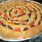 Gedraaide focaccia met olijven, tomaten en oregano
