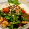 Salade met walnoten, mozzarella en blauwe kaas