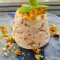 Bevroren dessert met frambozen en room