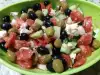 Salade met twee soorten olijven