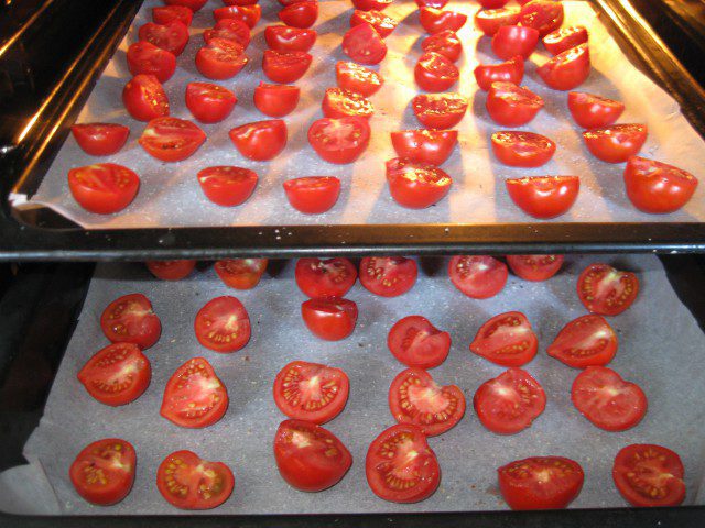 Gedroogde tomaten met kruiden
