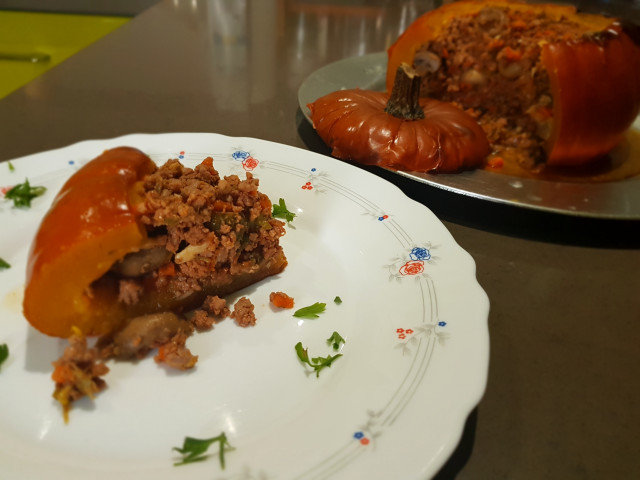 Gevulde pompoen met champignons en gehakt