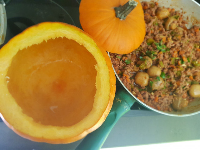 Gevulde pompoen met champignons en gehakt