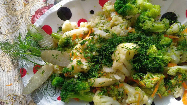 Salade met bloemkool en broccoli