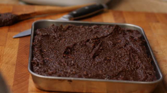 Rauwe Brownies met hazelnoten en frambozen