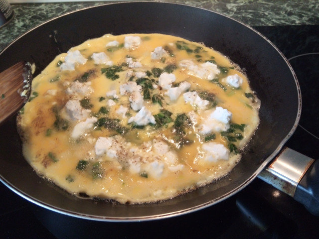 Lente omelet met wilde knoflook