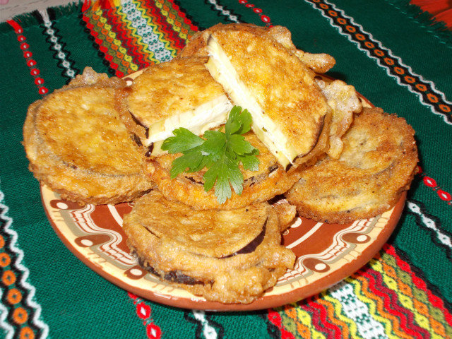 Aubergine burek met witte kaas en peterselie