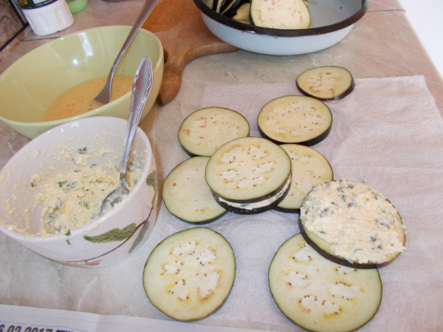 Aubergine burek met witte kaas en peterselie