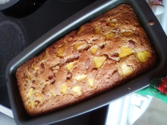 Cake met amandelen en perziken