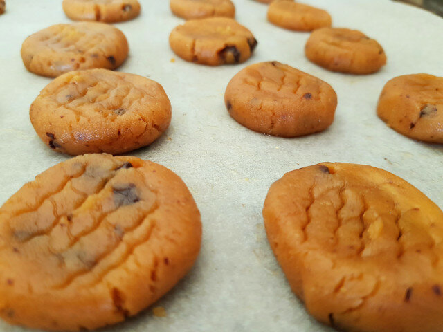 Zachte koekjes met pindakaas en chocolade