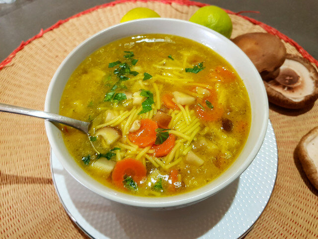 Champignon soep met saffraan en shiitake