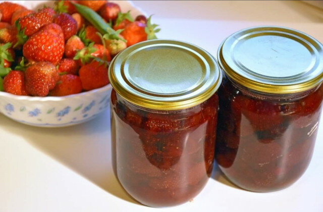 Jam met hele aardbeien