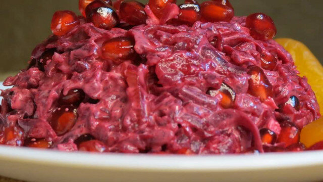 Salade met rode bieten en granaatappel