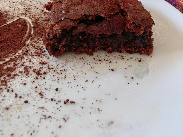 Brownie met pruimenjam en pure chocolade