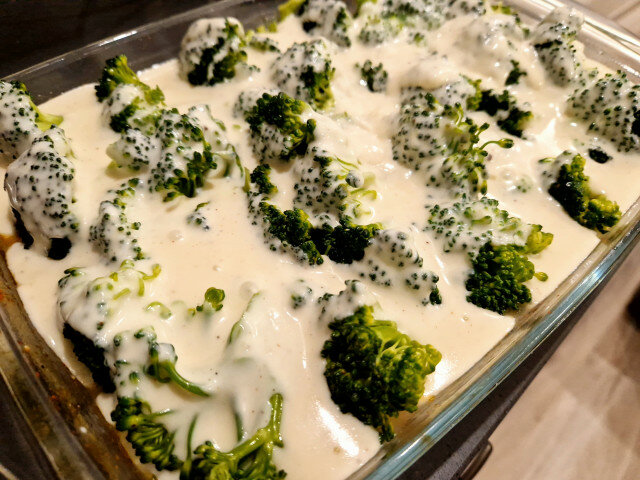 Ovengebakken kip met broccoli en bechamel