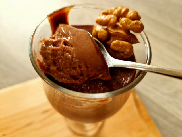 Vegan chocoladepudding met walnotenmelk