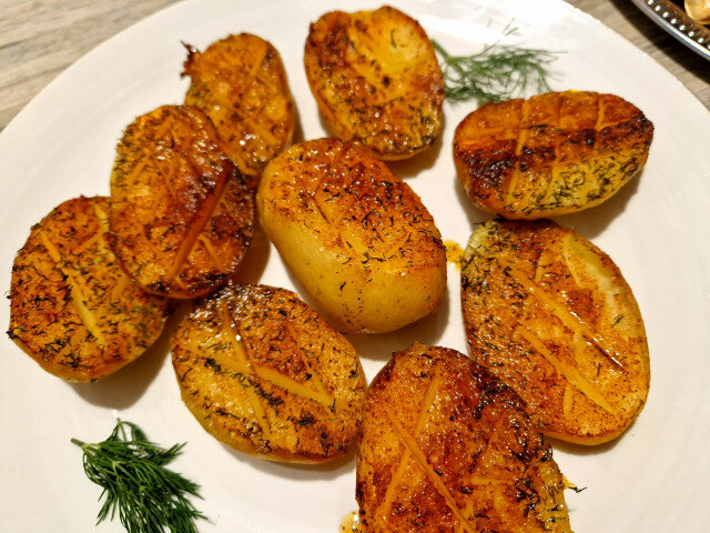 Smakelijke nieuwe aardappelen uit de oven