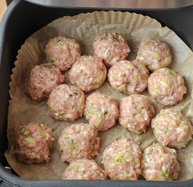 Gehaktballetjes met gehakt en courgette in de airfryer