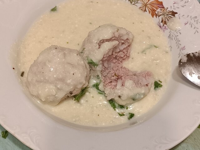 Gehaktballetjes van oma met witte saus