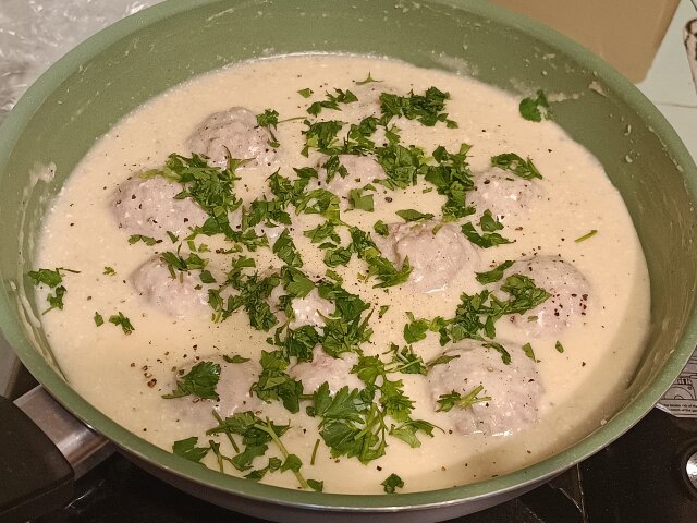 Gehaktballetjes van oma met witte saus