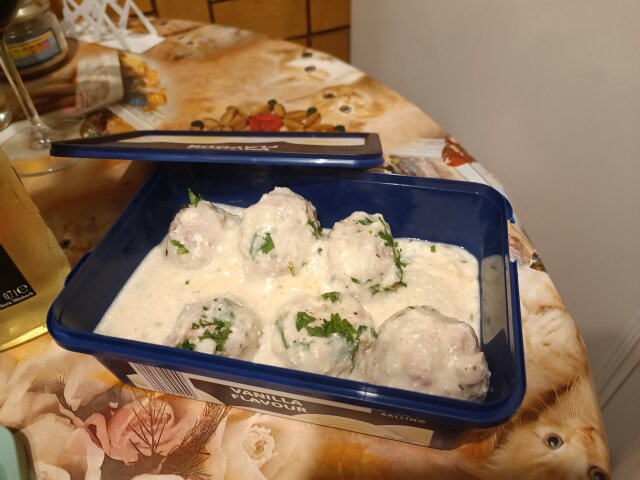 Gehaktballetjes van oma met witte saus