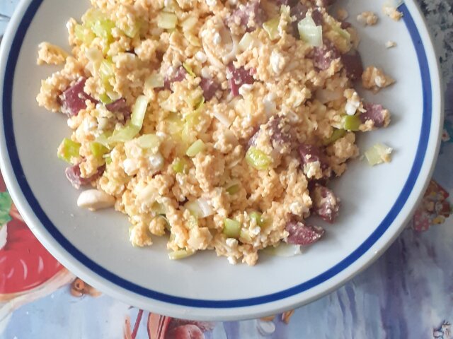 Roerei met prei en feta