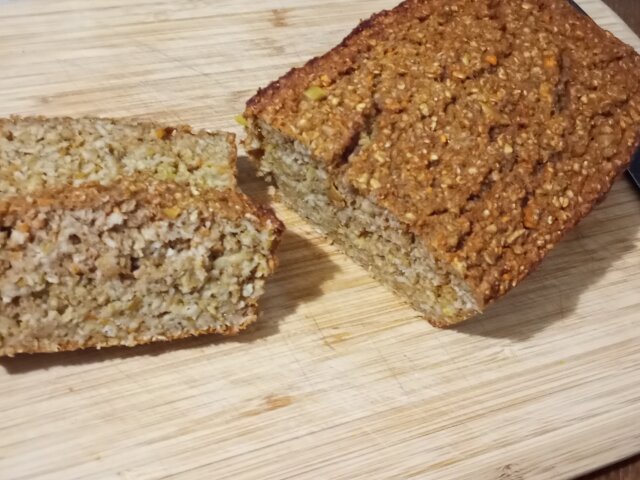 Gezonde cake met appel en wortel